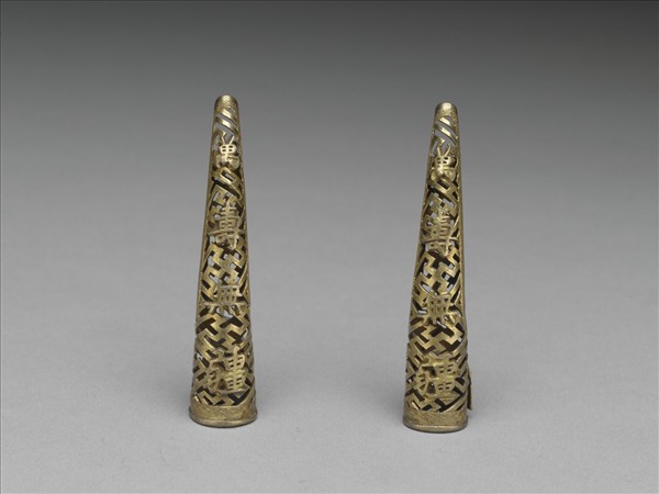 銅鍍金鏤空萬壽無疆指甲套