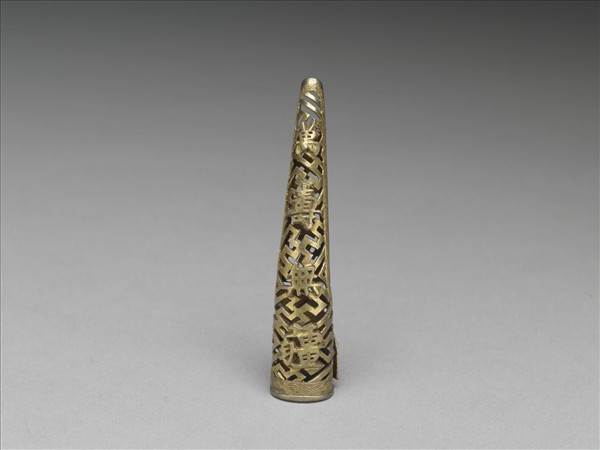 銅鍍金鏤空萬壽無疆指甲套