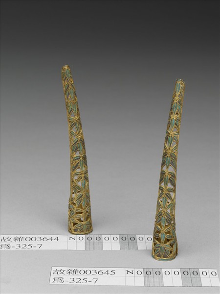 鍍金鏤空點翠竹葉指甲套