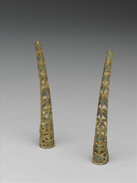 鍍金鏤空點翠竹葉指甲套