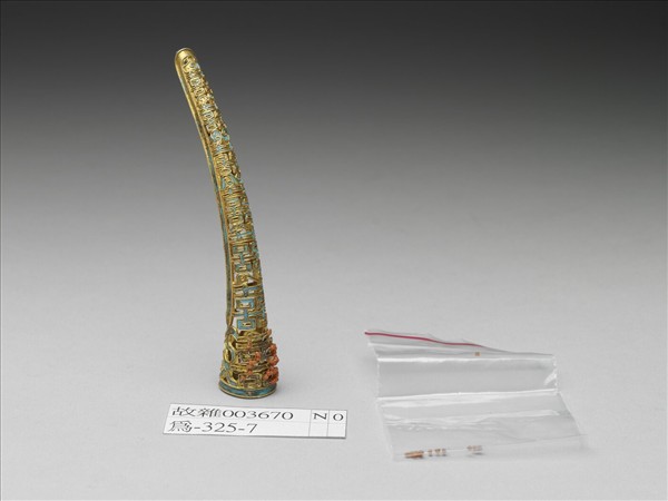 點翠鏤空雙囍嵌珊瑚珠指甲套