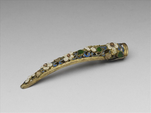 點翠嵌寶石緝米珠鏤空指甲套