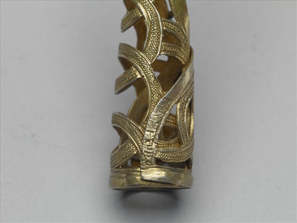 銅鍍金鏤空錢紋指甲套