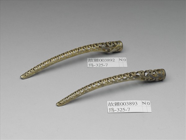 銅鍍金鏤空錢紋指甲套