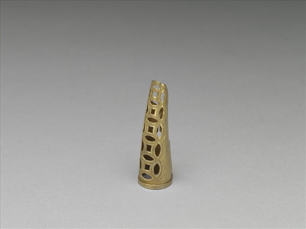 銅鎏金鏤空錢紋指甲套