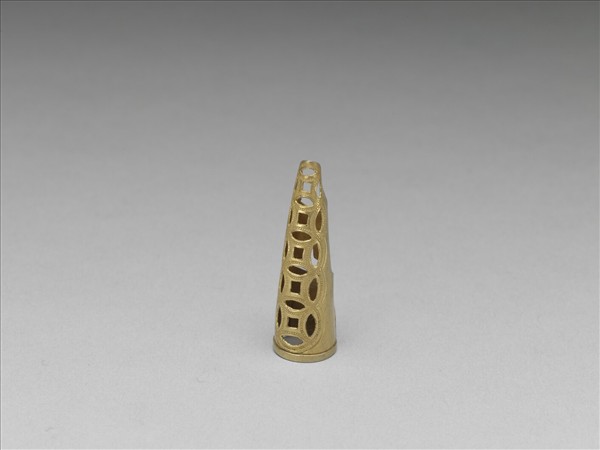 銅鎏金鏤空錢紋指甲套