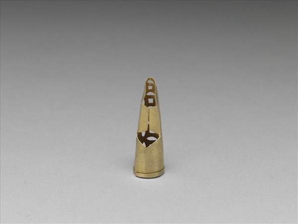 銅鎏金鏤空錢紋指甲套