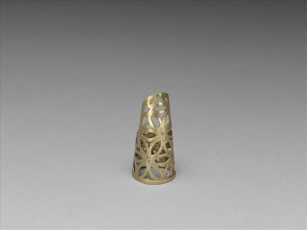 銅鎏金鏤空錢紋指甲套