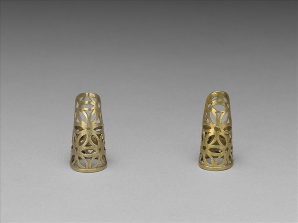 銅鎏金鏤空錢紋指甲套