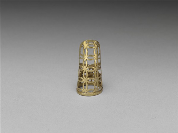 銅鎏金鏤空錢紋指甲套