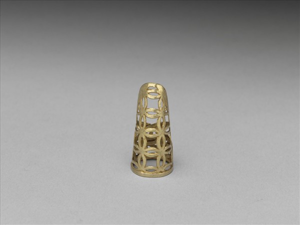 銅鎏金鏤空錢紋指甲套