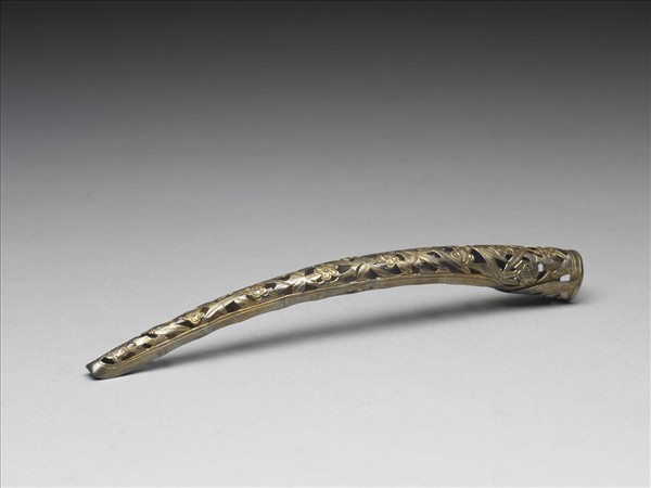 銅鎏金鏤空梅竹紋指甲套