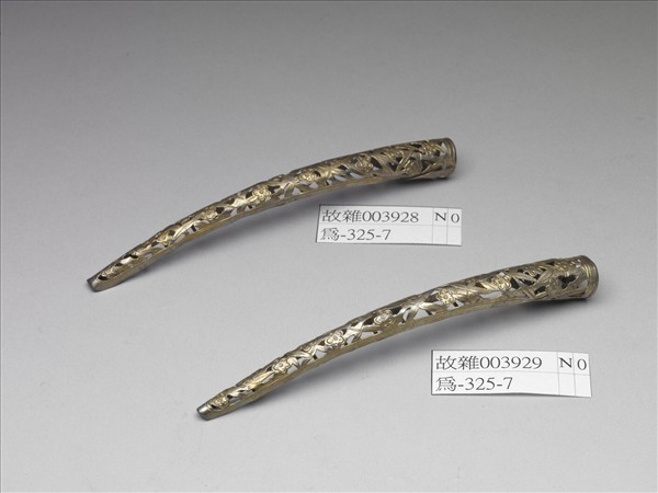 銅鎏金鏤空梅竹紋指甲套