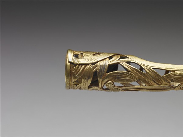 銅鎏金鏤空梅竹紋指甲套