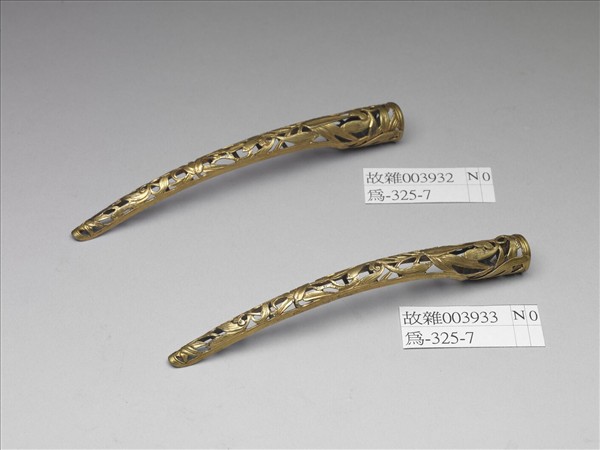 銅鎏金鏤空梅竹紋指甲套