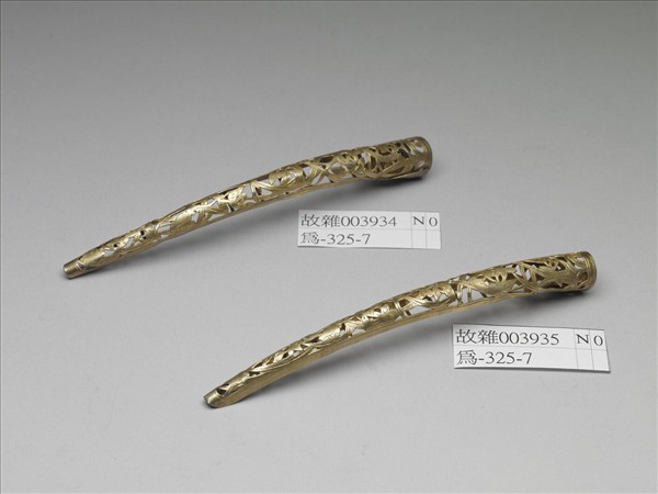 銅鎏金鏤空蘭花紋指甲套