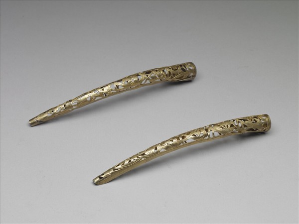 銅鎏金鏤空蘭花紋指甲套