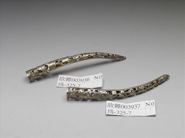 銅鎏金鏤空海棠花紋指甲套