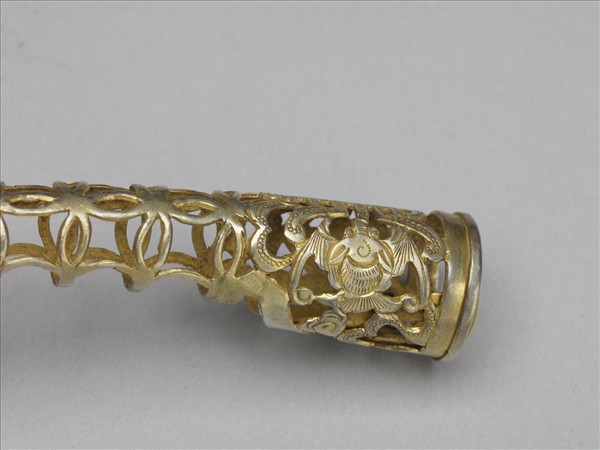 銅鍍金鏤空福壽錢紋指甲套