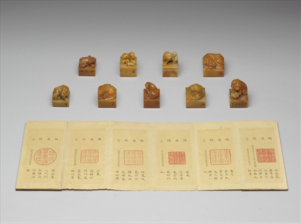 雕獸鈕循連環田黃印