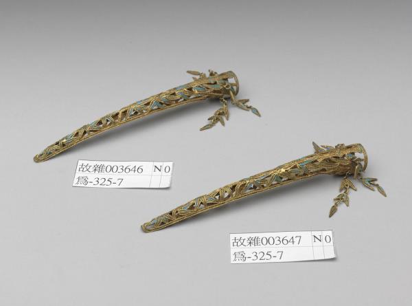 銅鍍金纍絲點翠竹葉紋流蘇指甲套