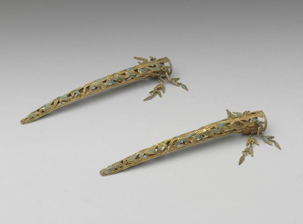 銅鍍金纍絲點翠竹葉紋流蘇指甲套