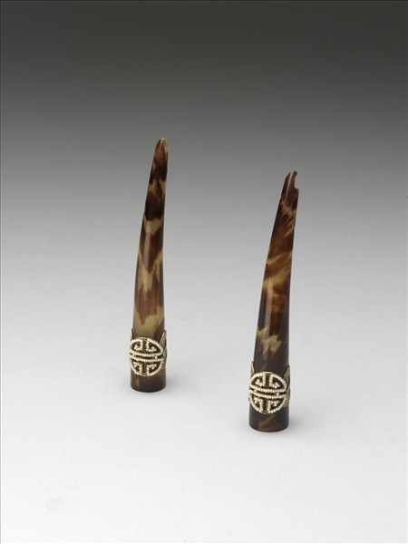 玳瑁米珠團壽指甲套