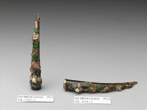 玳瑁嵌珠寶花卉指甲套