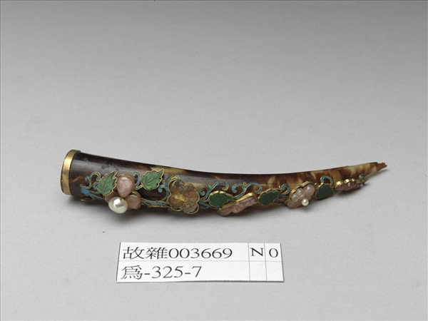 玳瑁嵌珠寶花卉指甲套