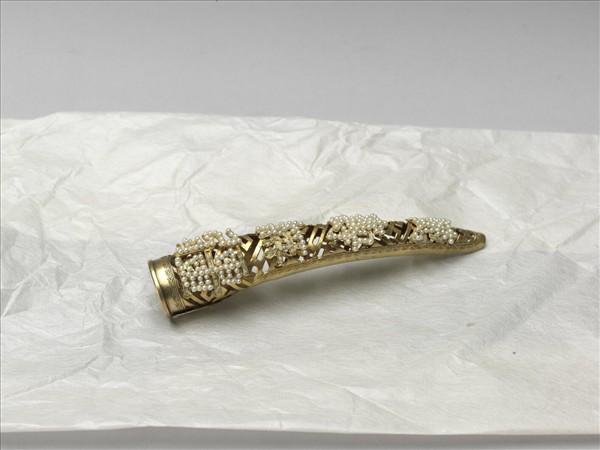 鏤空緝米珠萬壽無疆指甲套