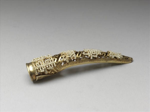 鏤空緝米珠萬壽無疆指甲套