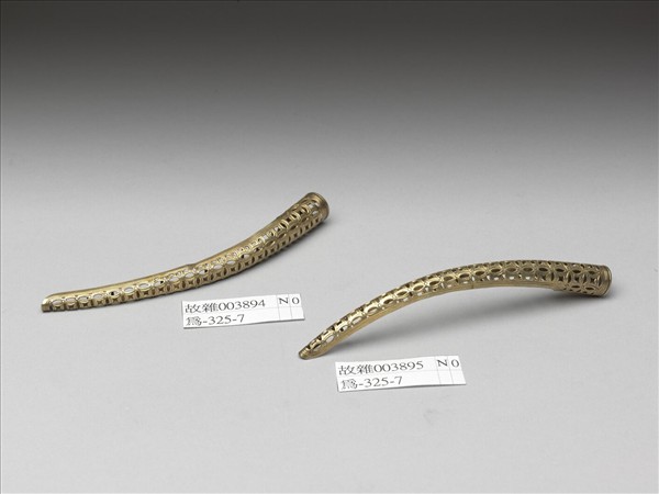 銅鍍金鏤空錢紋指甲套