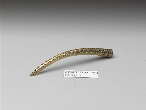 銅鍍金鏤空錢紋指甲套