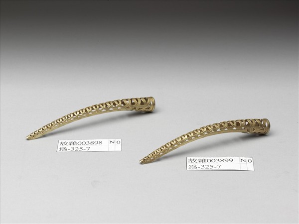 銅鍍金鏤空錢紋指甲套