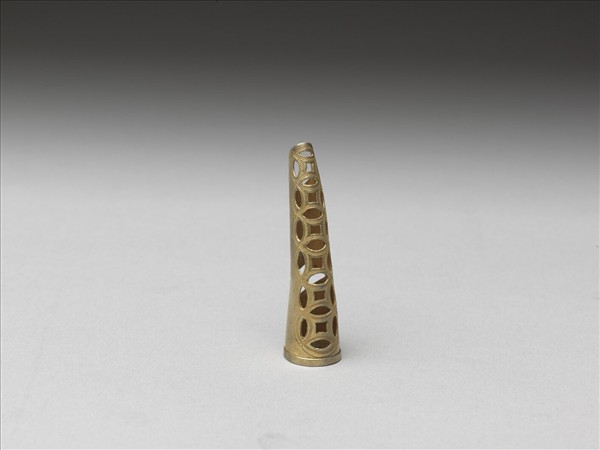 銅鍍金鏤空錢紋指甲套