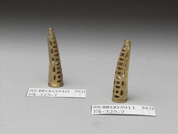 銅鍍金鏤空錢紋指甲套