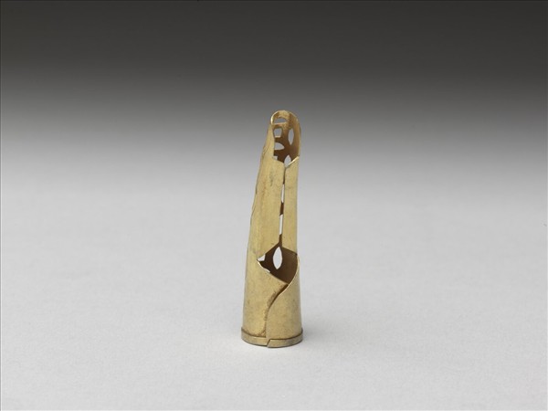 銅鍍金鏤空錢紋指甲套