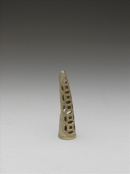 銅鍍金鏤空錢紋指甲套