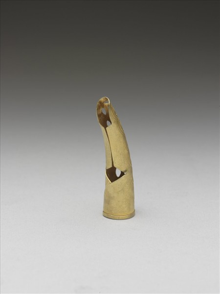 銅鎏金鏤空錢紋指甲套