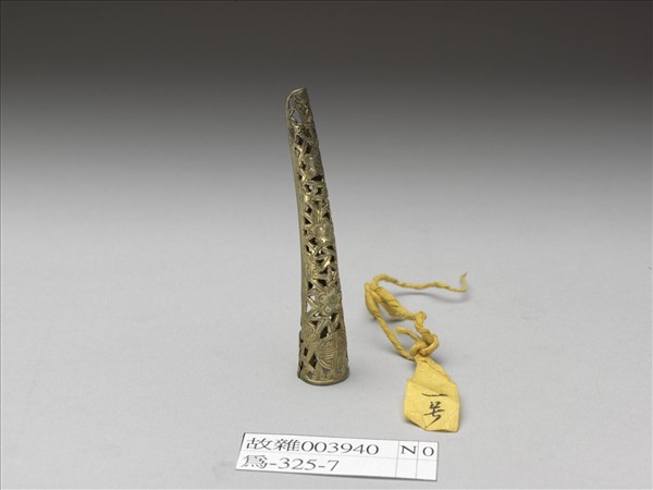 銅鎏金鏤空壽字冰梅紋指甲套