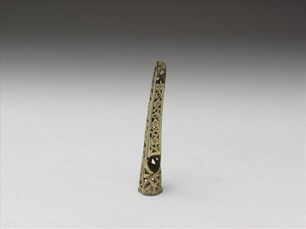 銅鎏金鏤空壽字冰梅紋指甲套