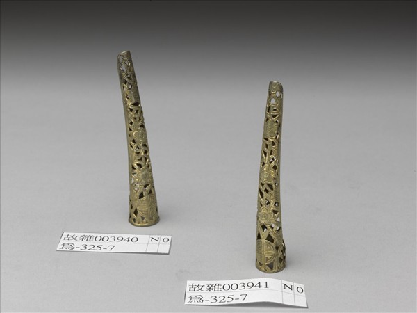 銅鎏金鏤空壽字冰梅紋指甲套