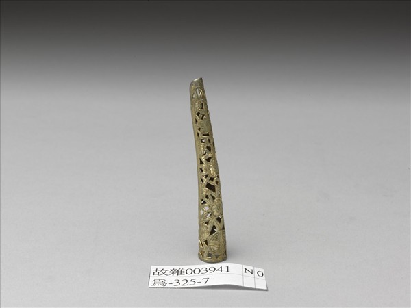 銅鎏金鏤空壽字冰梅紋指甲套