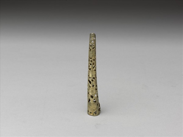 銅鎏金鏤空壽字冰梅紋指甲套