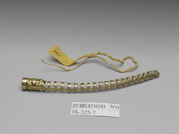 銅鍍金鏤空蝠壽紋指甲套