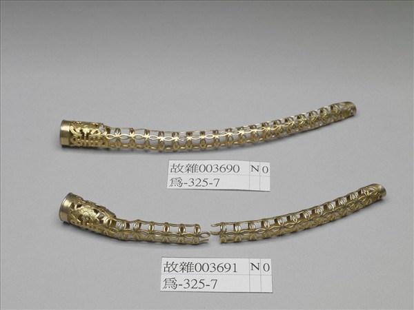 銅鍍金鏤空蝠壽紋指甲套