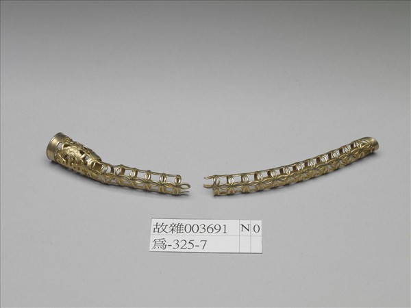 銅鍍金鏤空蝠壽紋指甲套