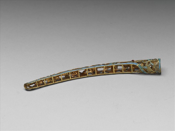 銅鍍金點翠嵌寶石鏤空花卉紋指甲套