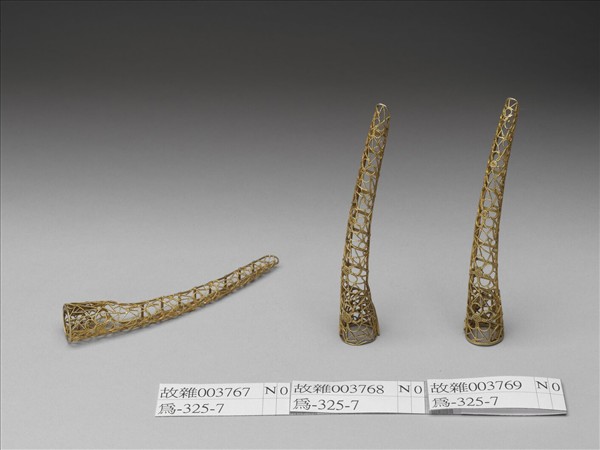 銅鍍金纍絲冰梅紋指甲套