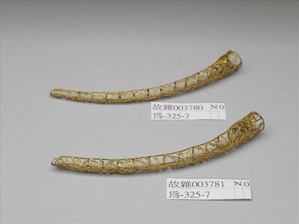 銅鍍金纍絲梅竹紋指甲套